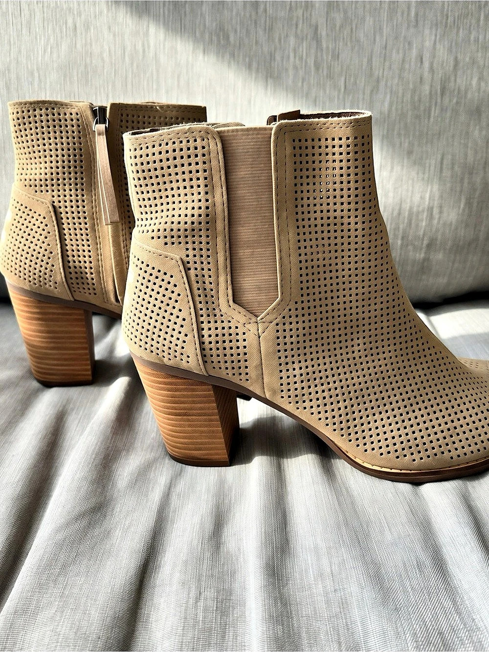 ✨TOMS Perforated Peep Toe Heeled Booties Brown Like New